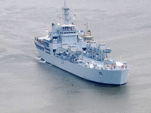 Ấn Độ đang hết sức lo ngại các hoạt động của quân đội Trung Quốc ở Ấn Độ Dương. Để đáp trả, tàu chiến nước này đã tích cực hiện diện ở biển Đông. Trong hình là tàu đổ bộ INS Airavat của Ấn Độ đã đến thăm Việt Nam trong năm nay
